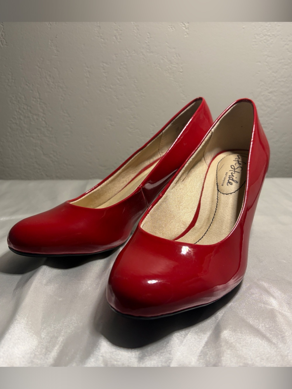 Lifestyle Soft System - Red Pumps 2in heels round toe